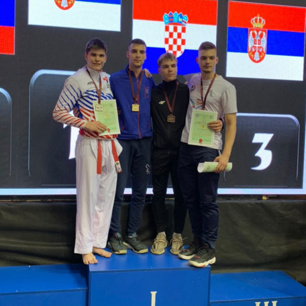 627BA38F-9DE0-4A6E-8D22-718553F2333D