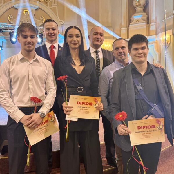 607a4aef-5d9a-4f8d-a7ba-e7a59eaa8173